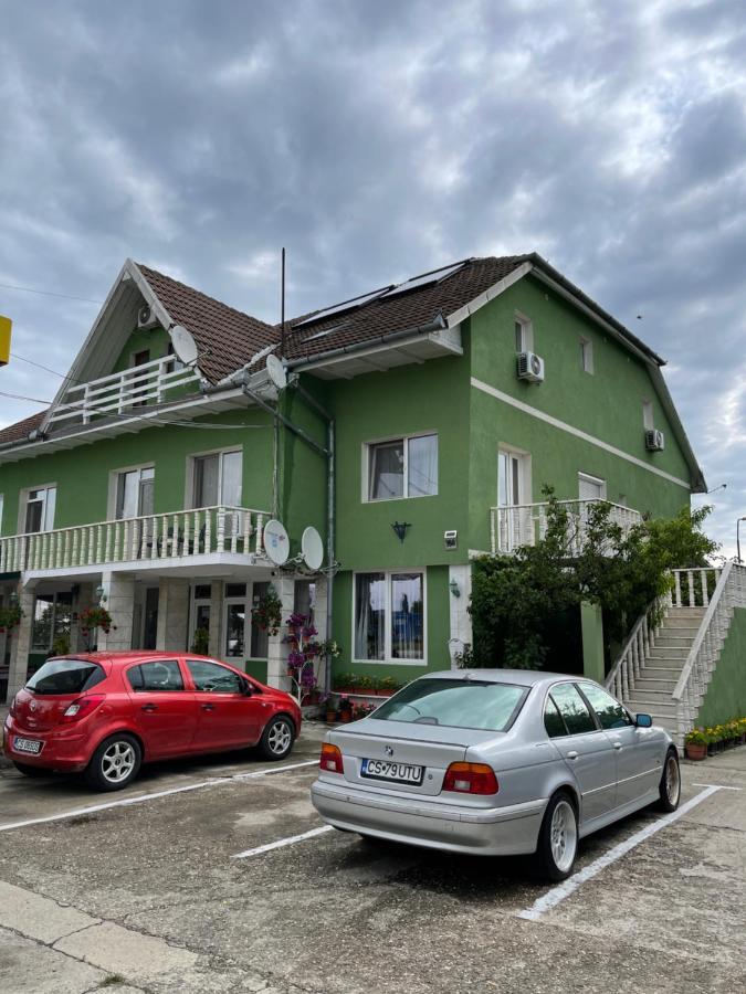 Pensiunea Simina Karánsebes Kültér fotó